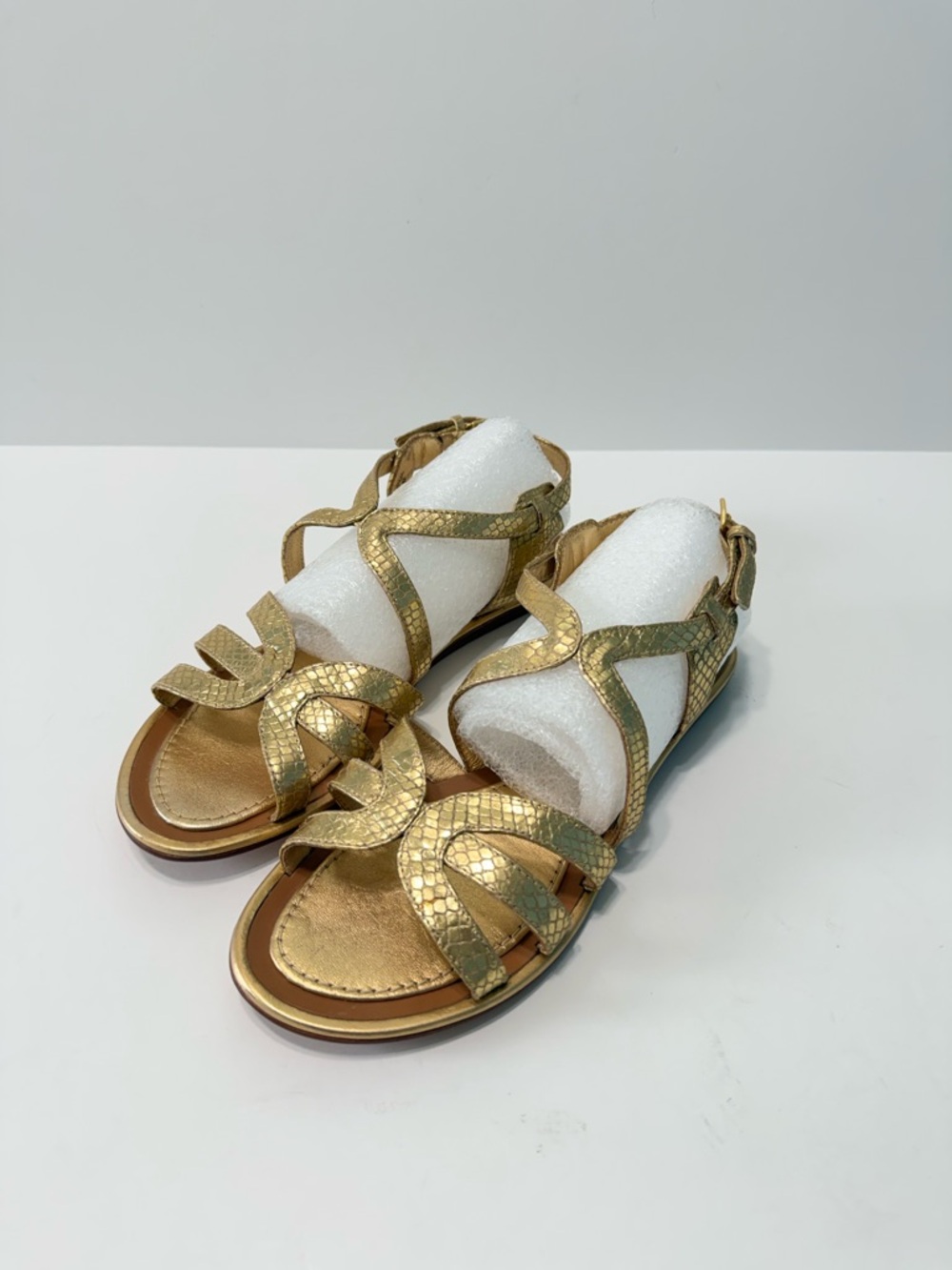 Kate Spade Gold Metallic Snake Embossed Strappy Flat Sandals Ankle Strap Size 8M